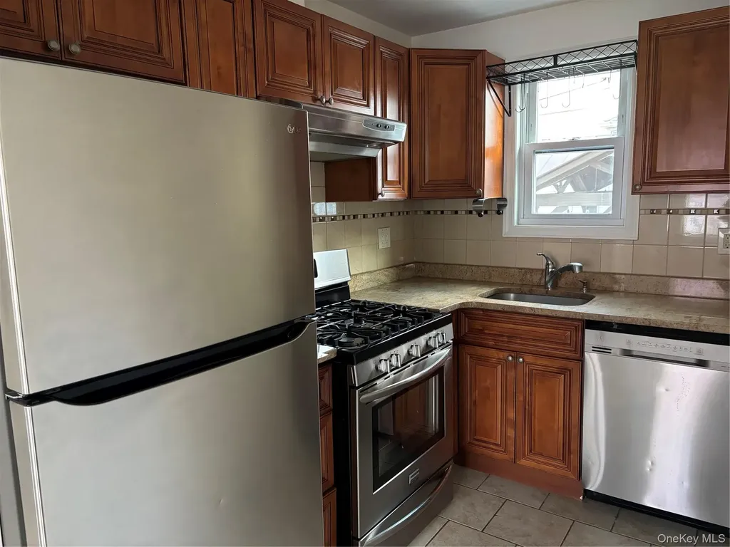 39 Buckingham Place Lynbrook NY 11563