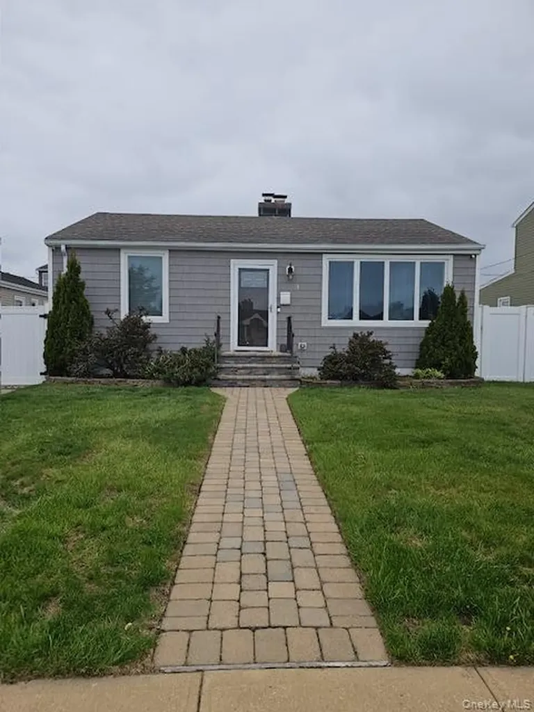 18 Robert Street Freeport NY 11520