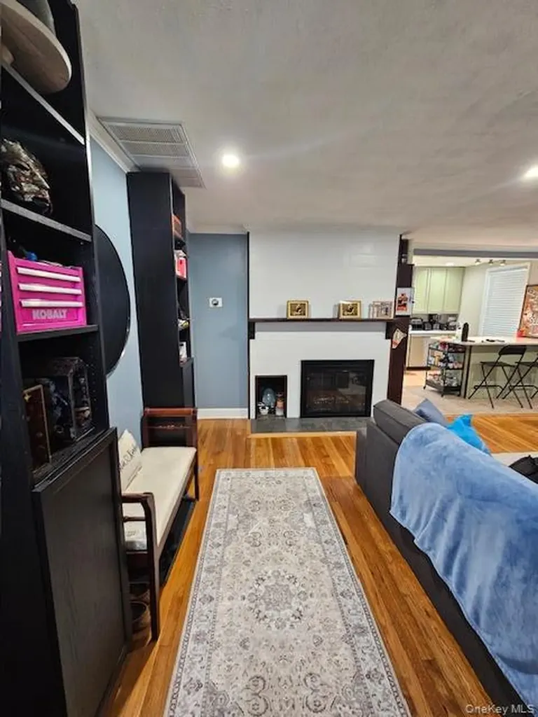 18 Robert Street Freeport NY 11520