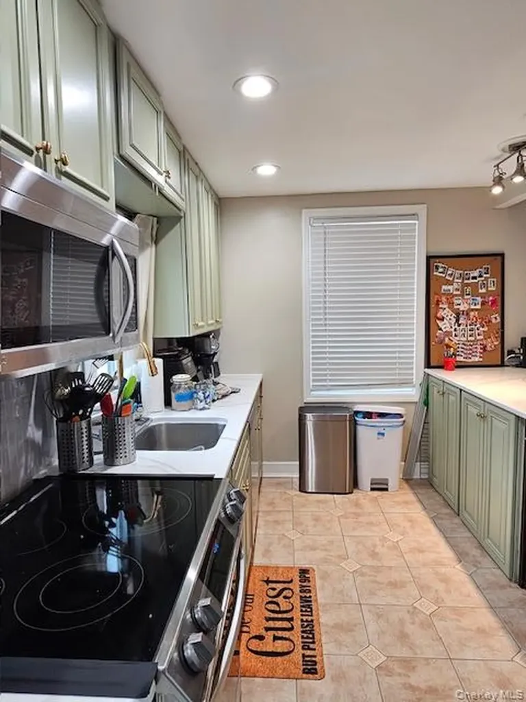 18 Robert Street Freeport NY 11520