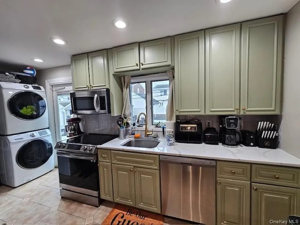 18 Robert Street Freeport NY 11520