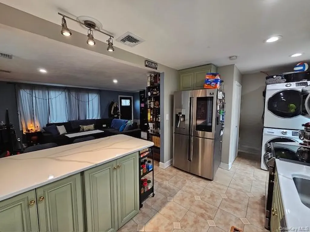 18 Robert Street Freeport NY 11520