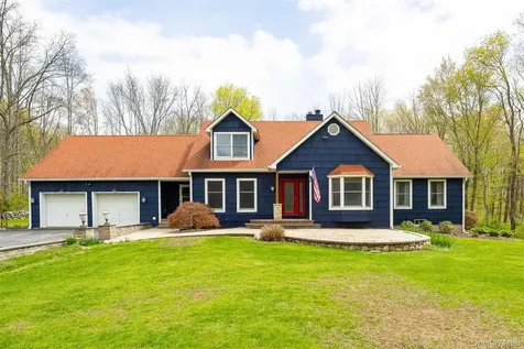 64 Travis Road Pleasant Valley NY 12538