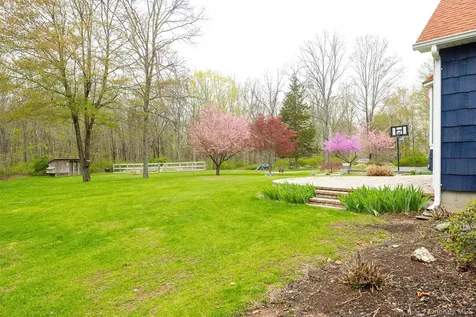 64 Travis Road Pleasant Valley NY 12538
