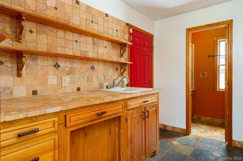 64 Travis Road Pleasant Valley NY 12538