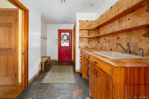64 Travis Road Pleasant Valley NY 12538