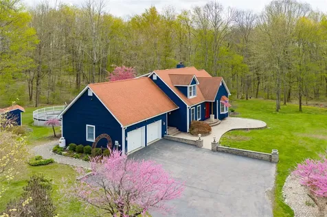 64 Travis Road Pleasant Valley NY 12538