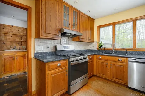 64 Travis Road Pleasant Valley NY 12538