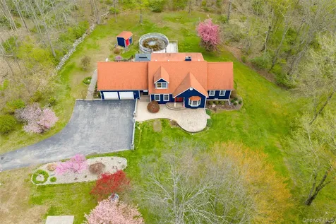 64 Travis Road Pleasant Valley NY 12538