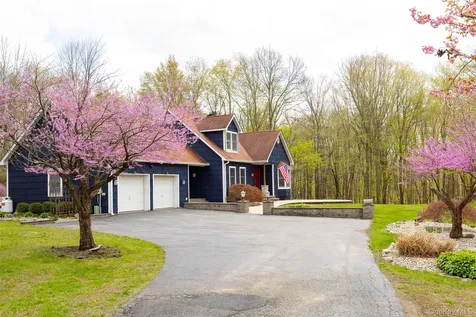 64 Travis Road Pleasant Valley NY 12538