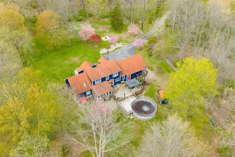 64 Travis Road Pleasant Valley NY 12538