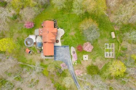 64 Travis Road Pleasant Valley NY 12538