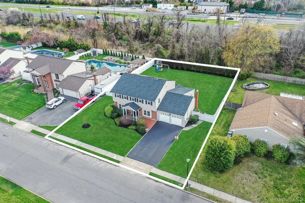 128 Pace Drive S West Islip NY 11795