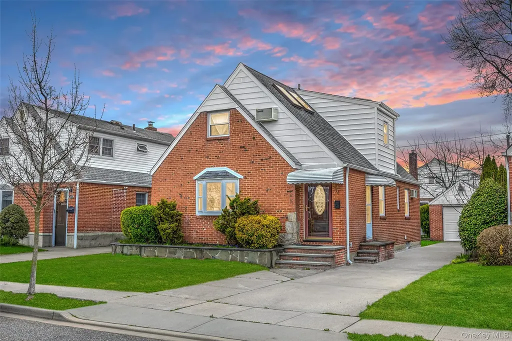 218 Brown Street Mineola NY 11501