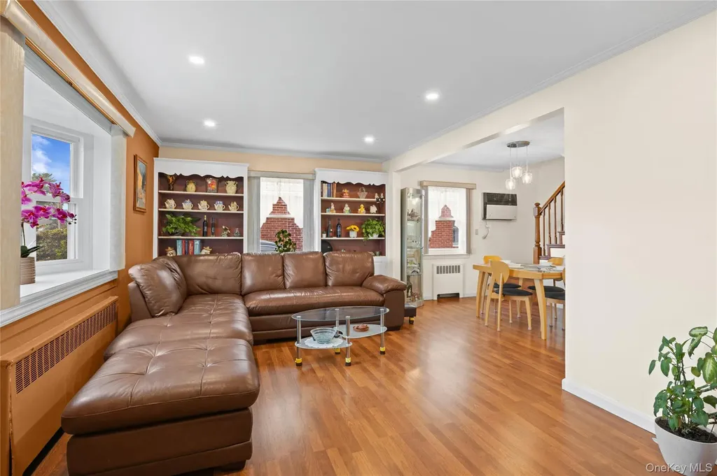 218 Brown Street Mineola NY 11501