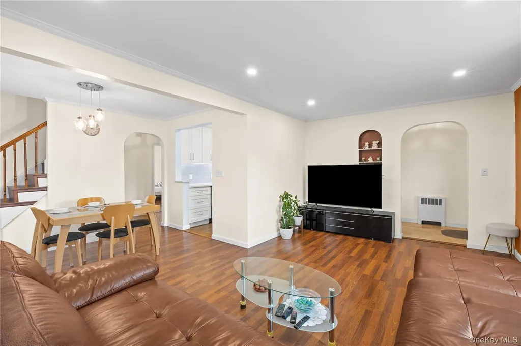 218 Brown Street Mineola NY 11501