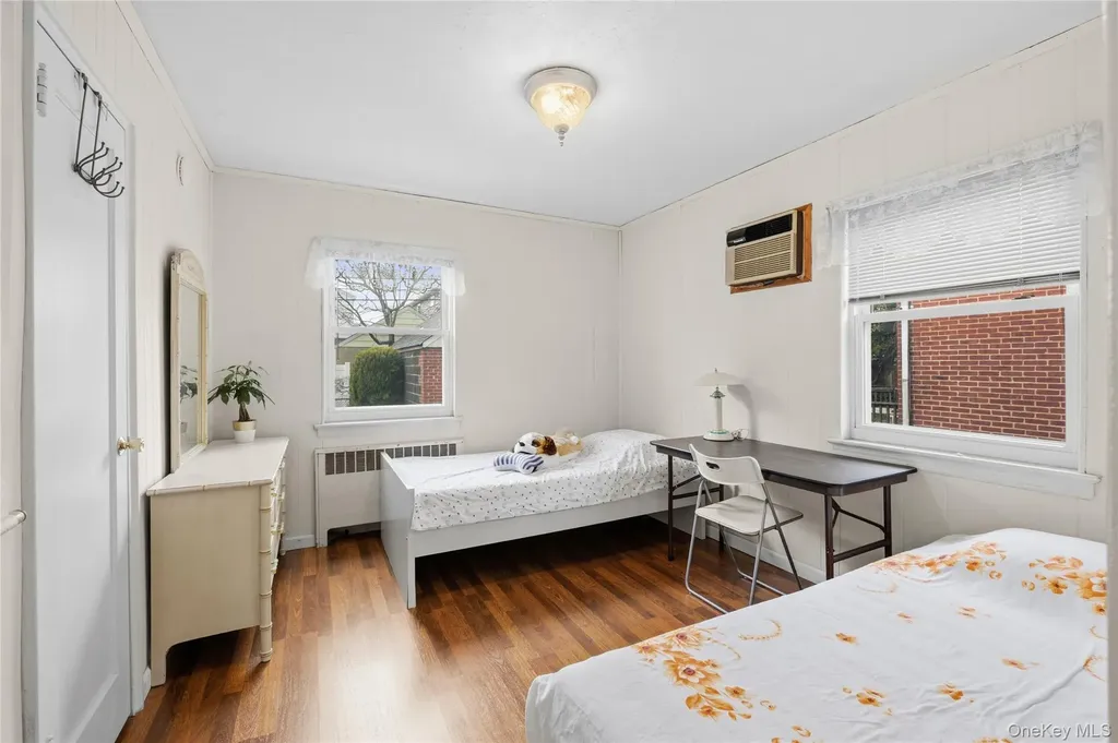 218 Brown Street Mineola NY 11501