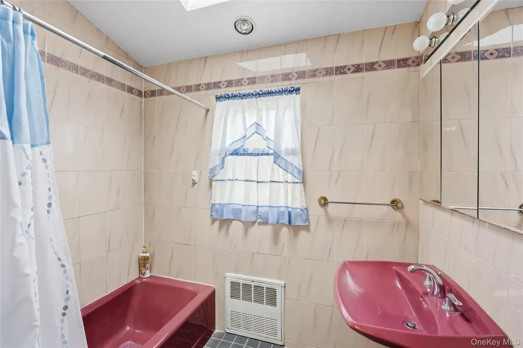 218 Brown Street Mineola NY 11501