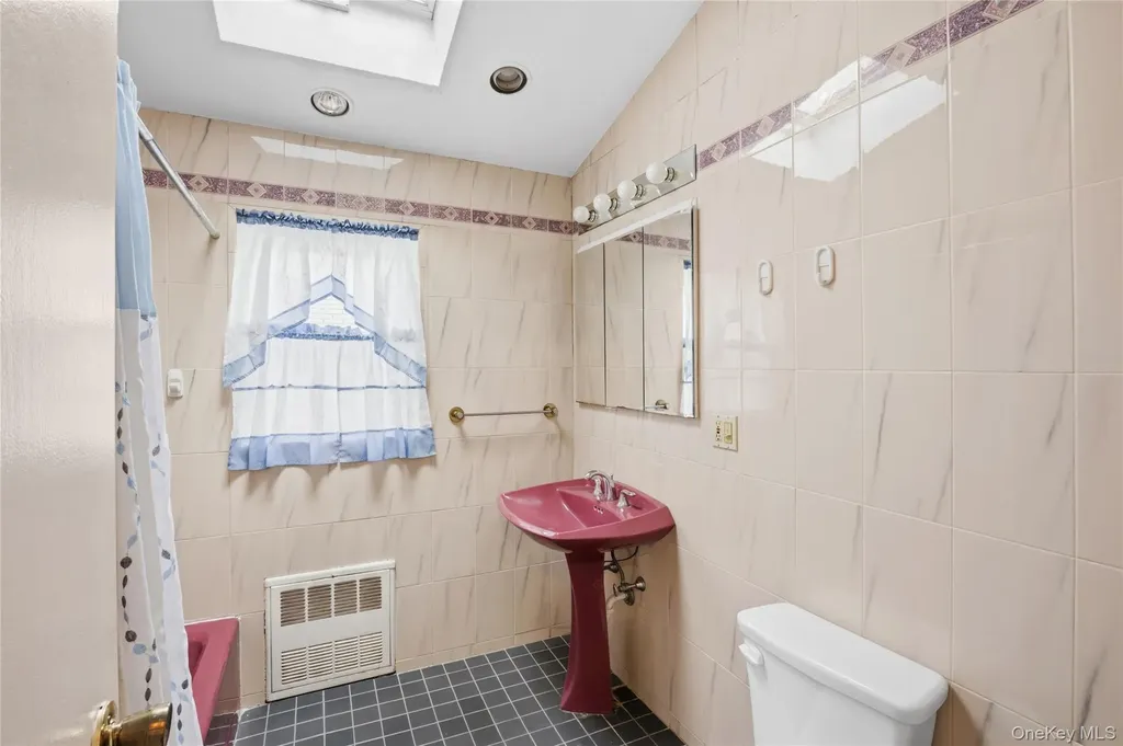 218 Brown Street Mineola NY 11501
