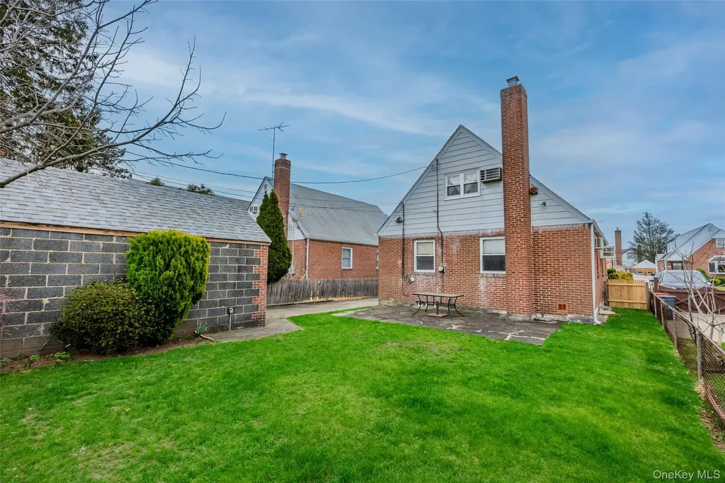 218 Brown Street Mineola NY 11501