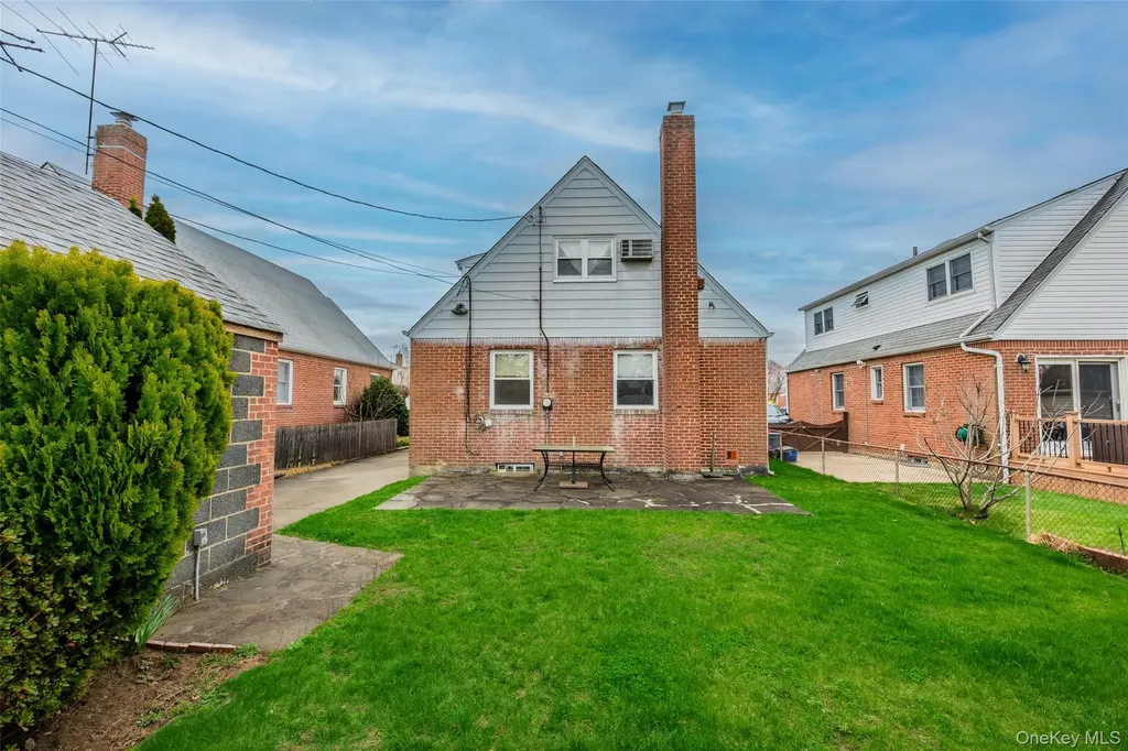 218 Brown Street Mineola NY 11501