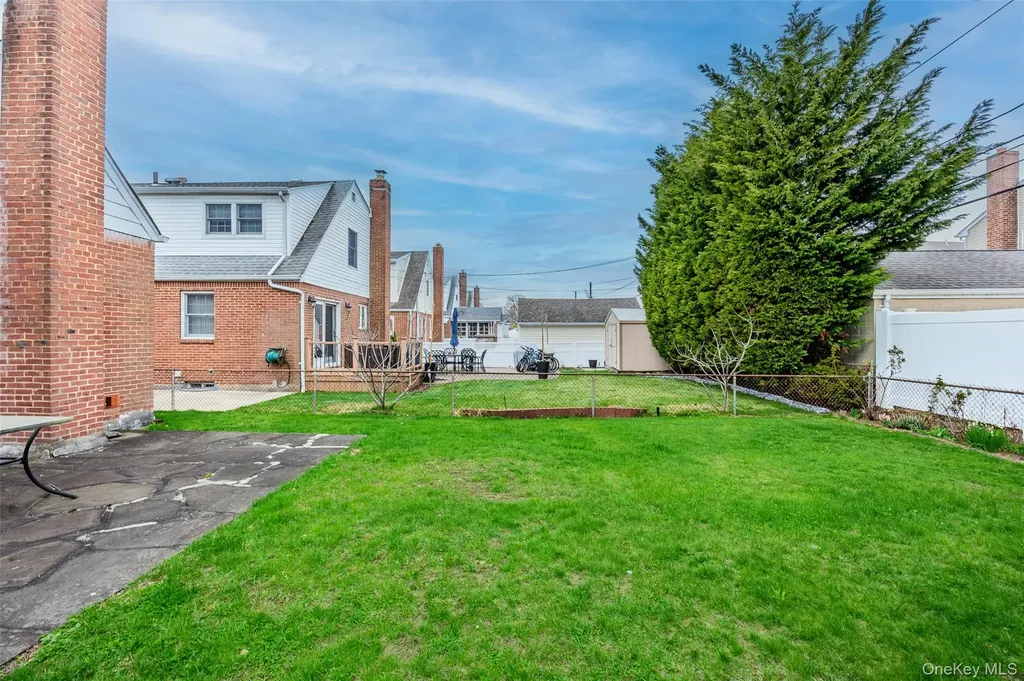 218 Brown Street Mineola NY 11501
