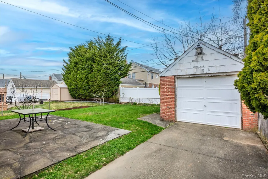218 Brown Street Mineola NY 11501