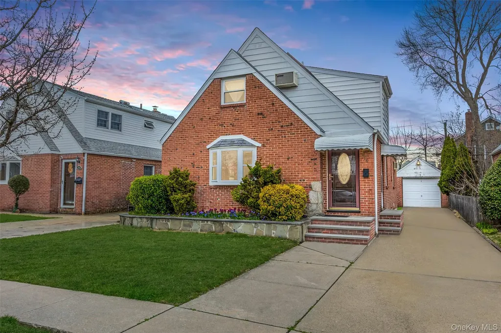 218 Brown Street Mineola NY 11501