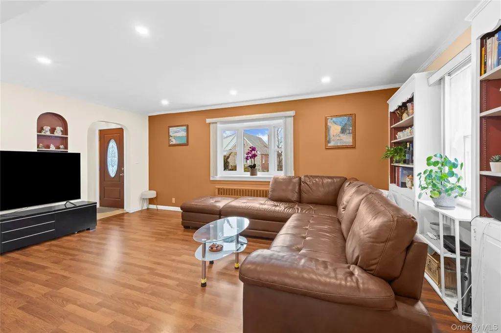 218 Brown Street Mineola NY 11501