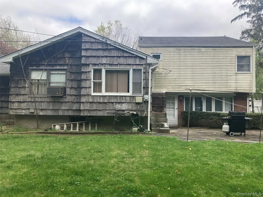 16 Upper Drive Huntington NY 11743