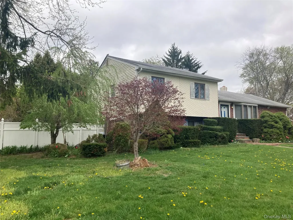 16 Upper Drive Huntington NY 11743