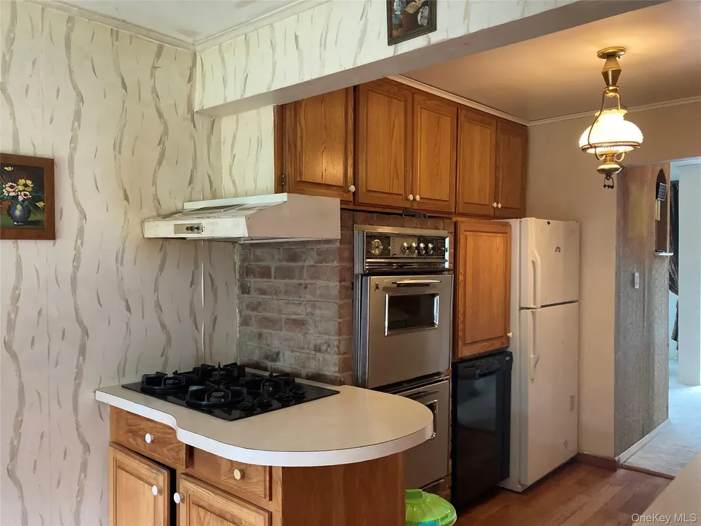 16 Upper Drive Huntington NY 11743