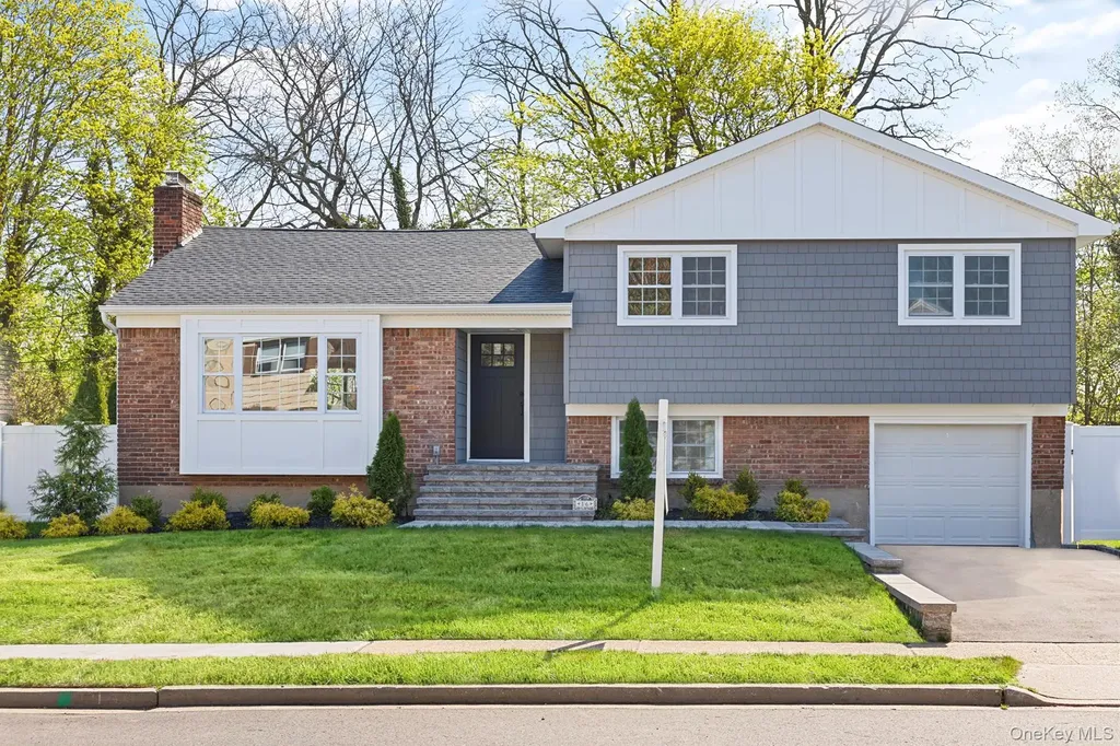 16 Eleanor Road Plainview NY 11803