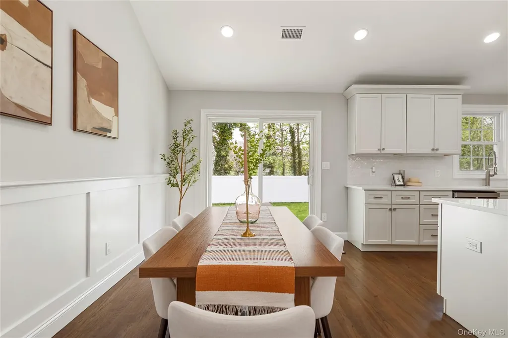 16 Eleanor Road Plainview NY 11803