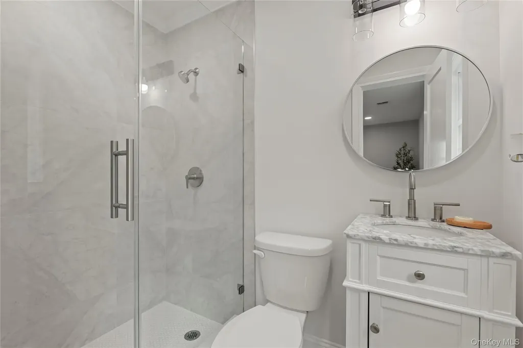 16 Eleanor Road Plainview NY 11803