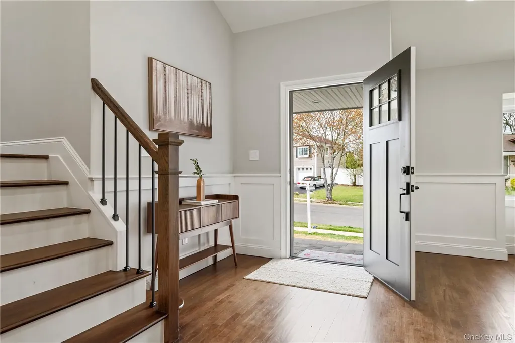 16 Eleanor Road Plainview NY 11803