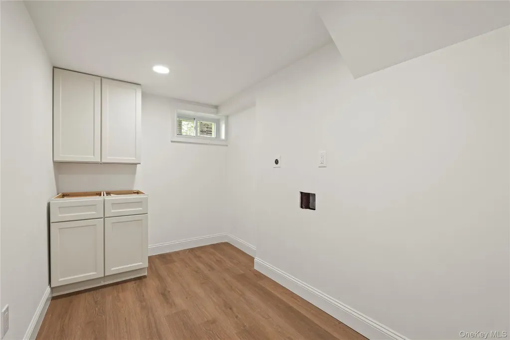 16 Eleanor Road Plainview NY 11803