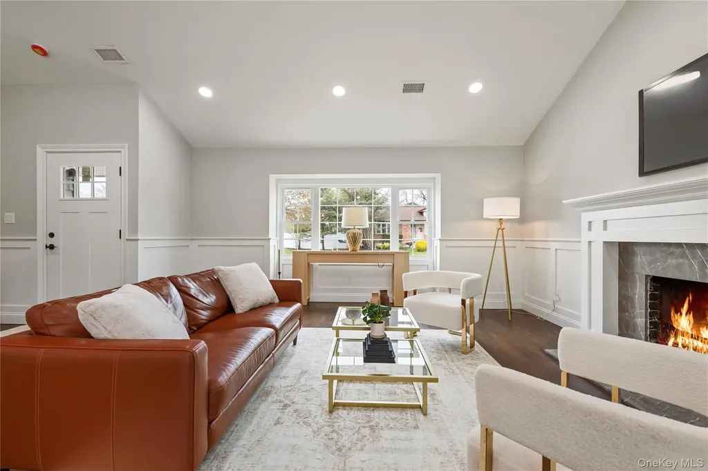 16 Eleanor Road Plainview NY 11803