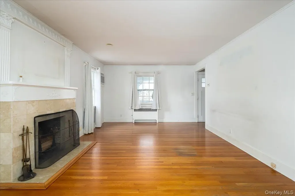 3937 John Lane Seaford NY 11783