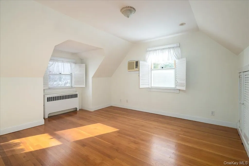 3937 John Lane Seaford NY 11783