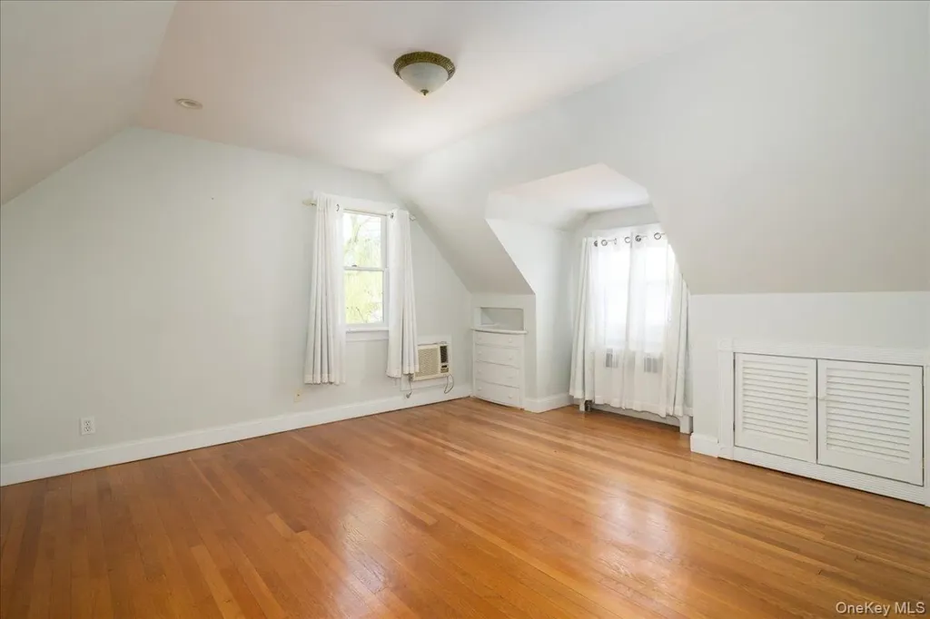 3937 John Lane Seaford NY 11783