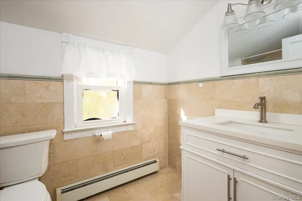 3937 John Lane Seaford NY 11783