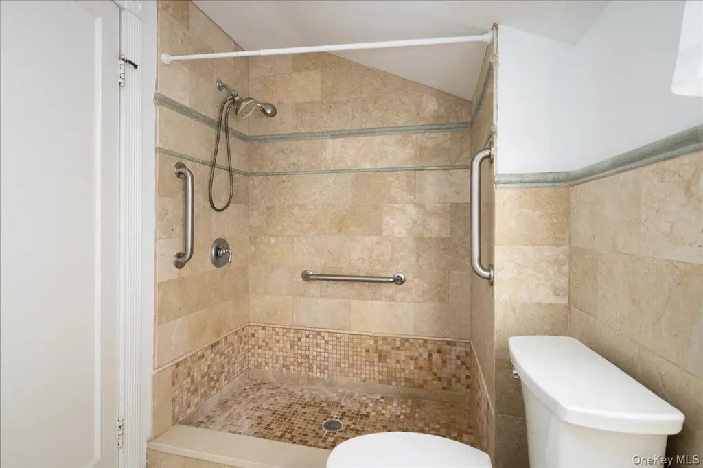 3937 John Lane Seaford NY 11783