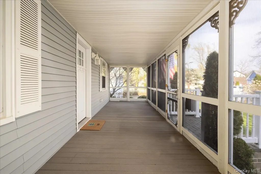 3937 John Lane Seaford NY 11783