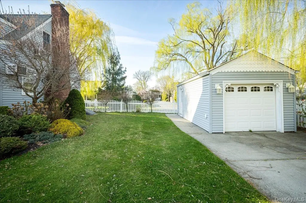 3937 John Lane Seaford NY 11783