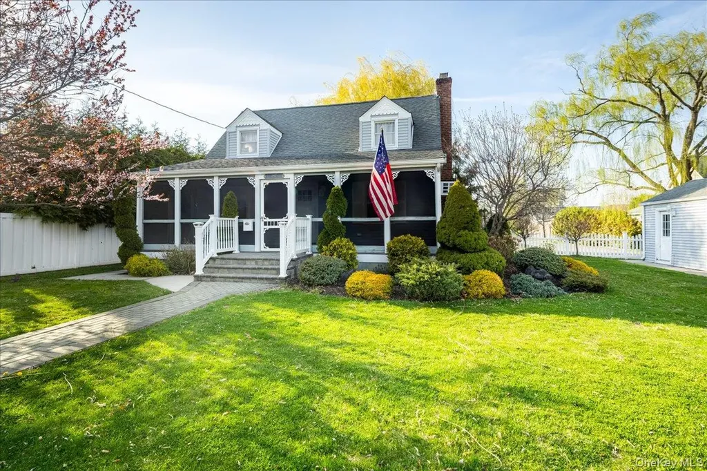 3937 John Lane Seaford NY 11783