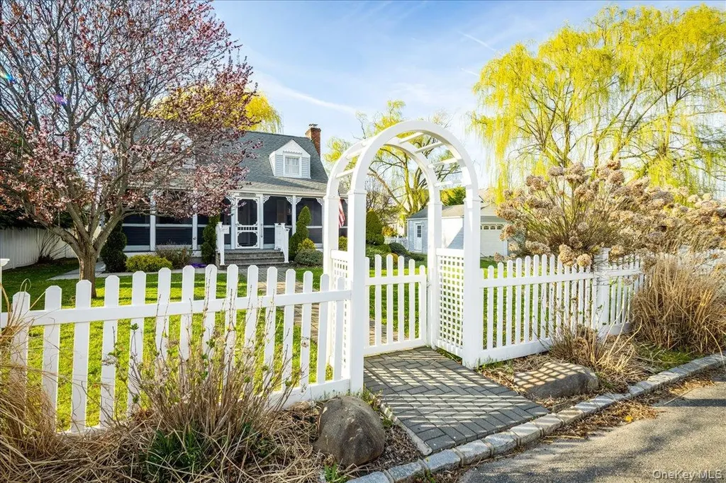3937 John Lane Seaford NY 11783