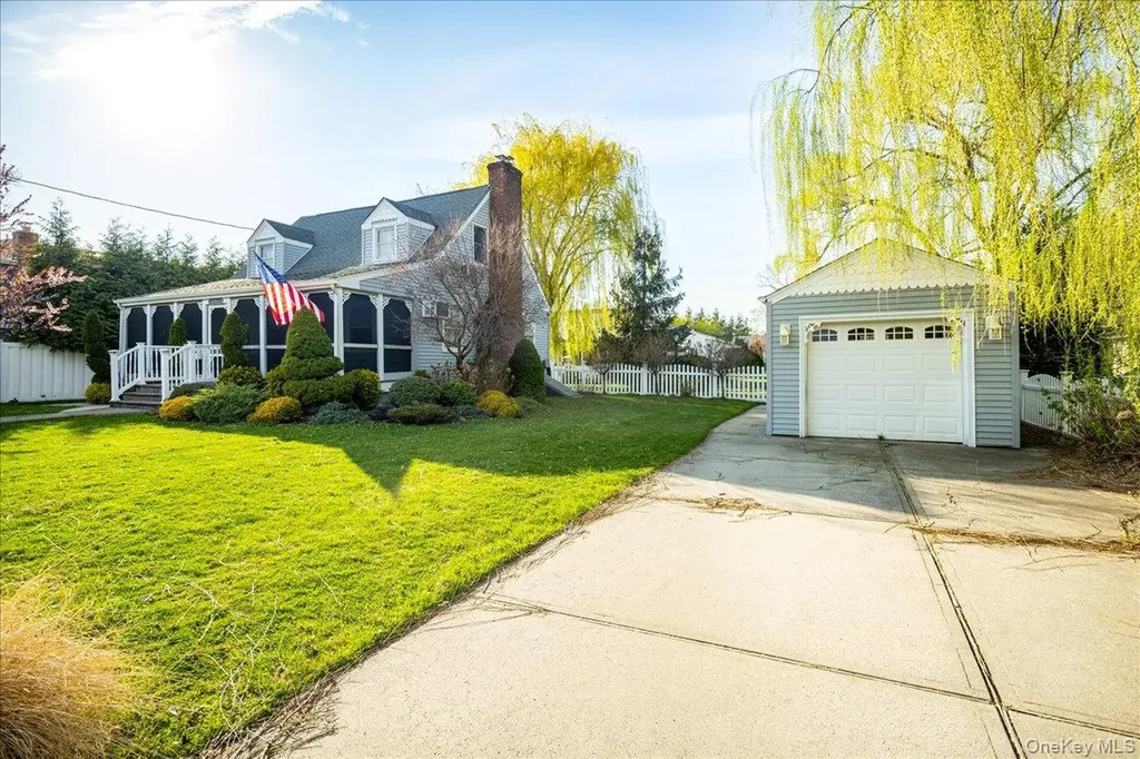 3937 John Lane Seaford NY 11783