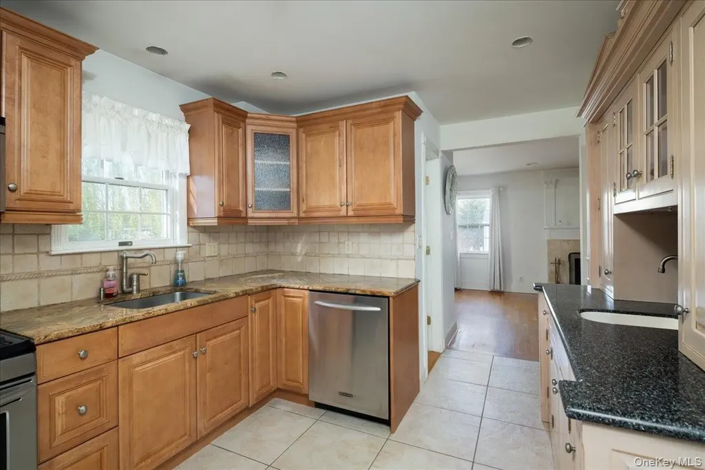 3937 John Lane Seaford NY 11783