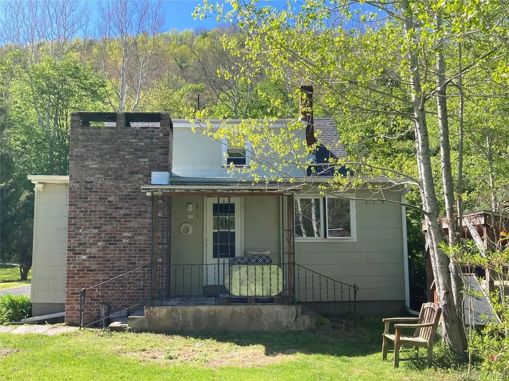 104 Canal Drive Godeffroy NY 12729